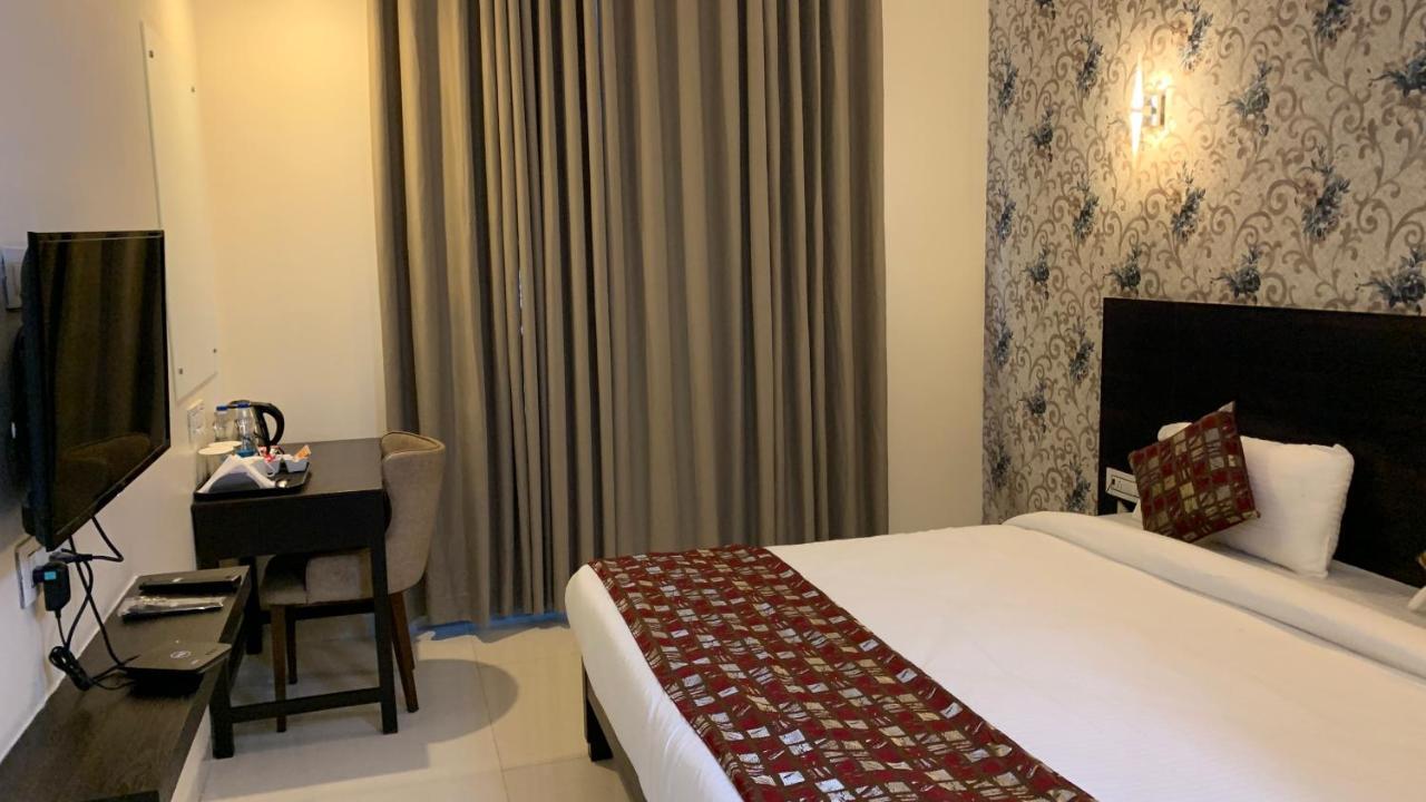Hotel Singh'S By Wb Inn, Vashi, Navi Mumbai Exteriör bild