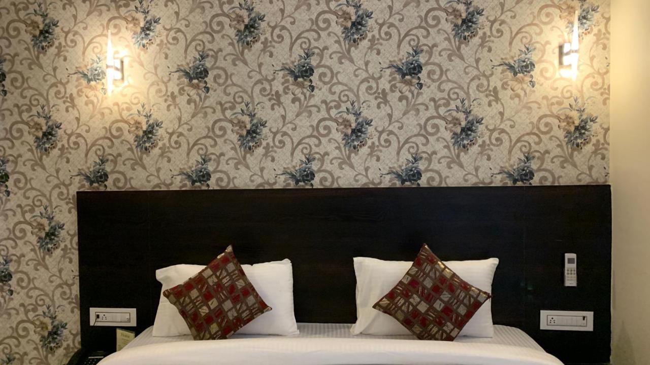 Hotel Singh'S By Wb Inn, Vashi, Navi Mumbai Exteriör bild