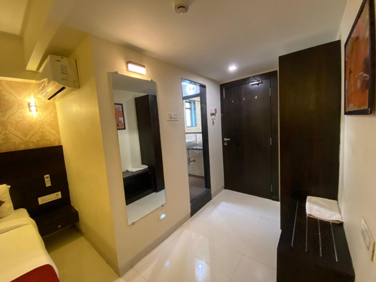 Hotel Singh'S By Wb Inn, Vashi, Navi Mumbai Exteriör bild