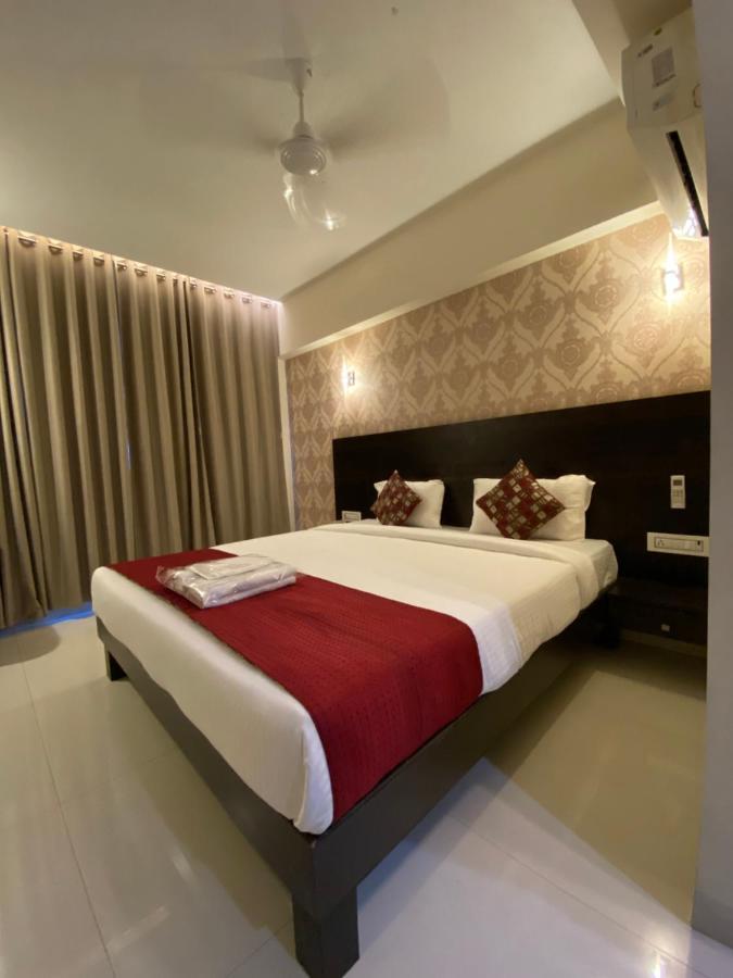 Hotel Singh'S By Wb Inn, Vashi, Navi Mumbai Exteriör bild