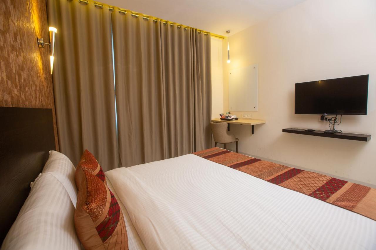Hotel Singh'S By Wb Inn, Vashi, Navi Mumbai Exteriör bild
