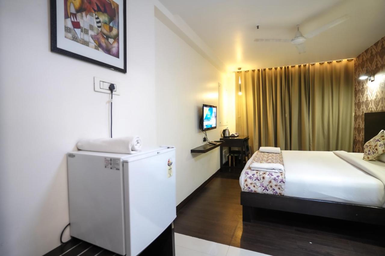 Hotel Singh'S By Wb Inn, Vashi, Navi Mumbai Exteriör bild