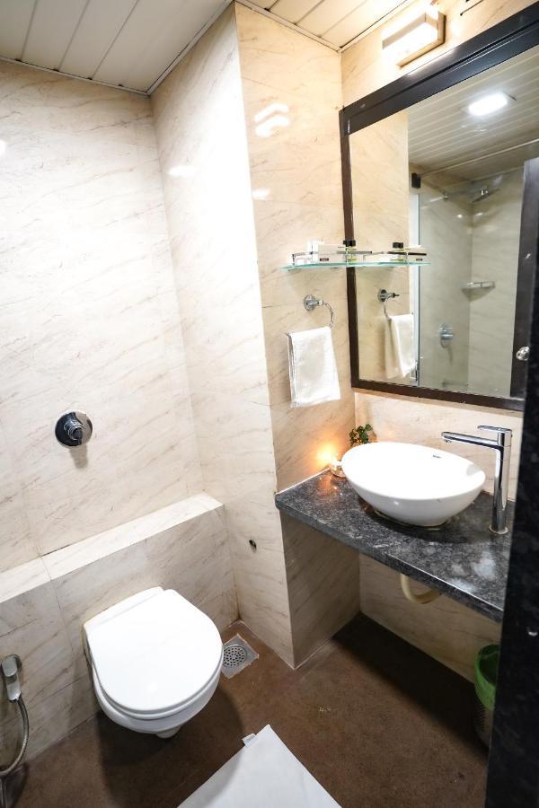 Hotel Singh'S By Wb Inn, Vashi, Navi Mumbai Exteriör bild