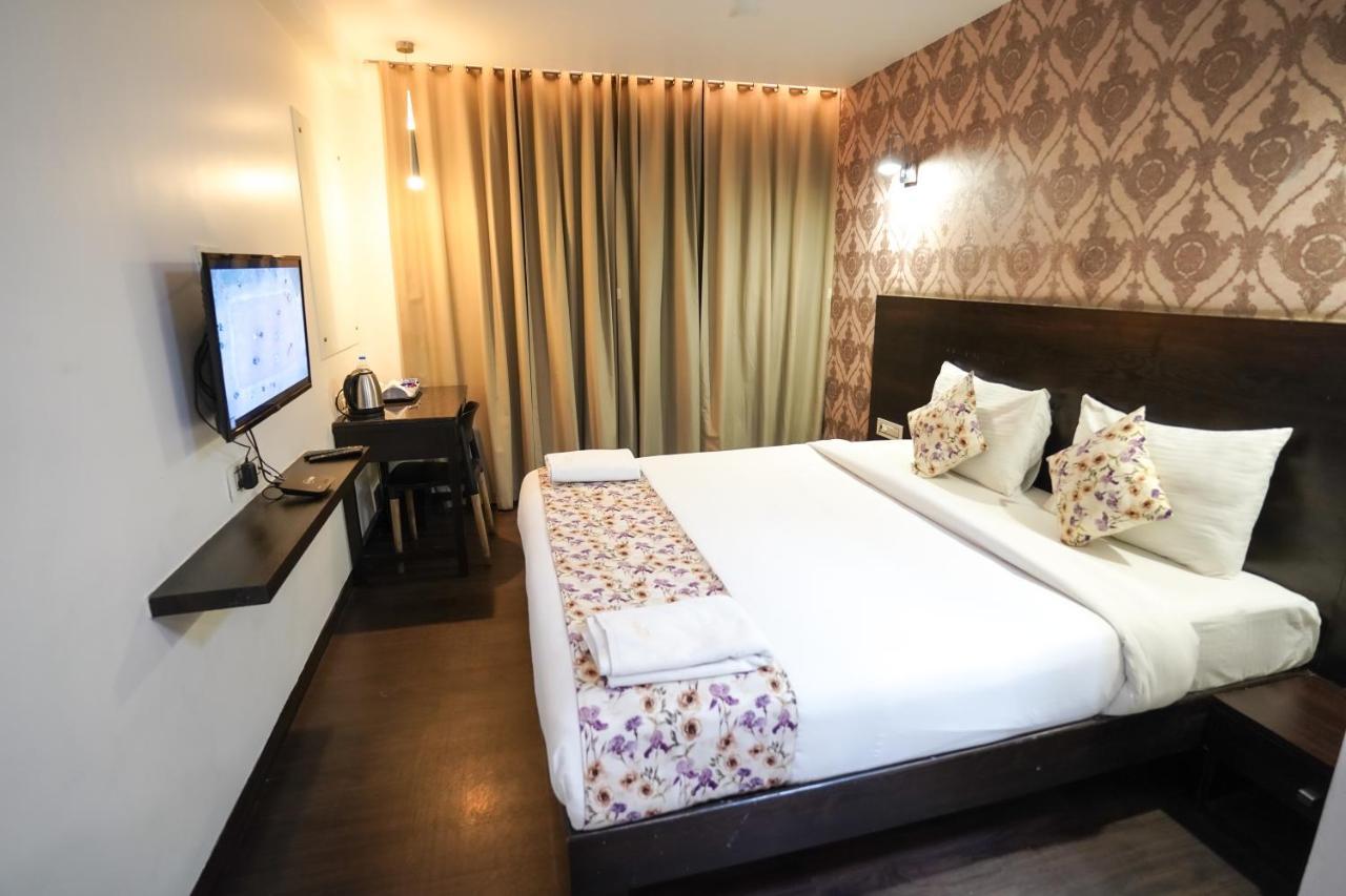 Hotel Singh'S By Wb Inn, Vashi, Navi Mumbai Exteriör bild