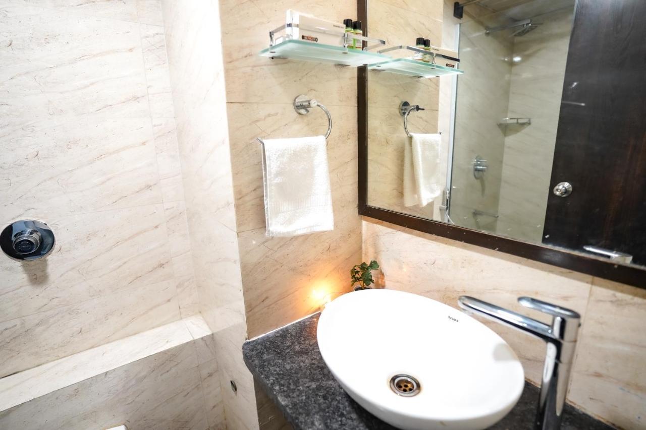 Hotel Singh'S By Wb Inn, Vashi, Navi Mumbai Exteriör bild